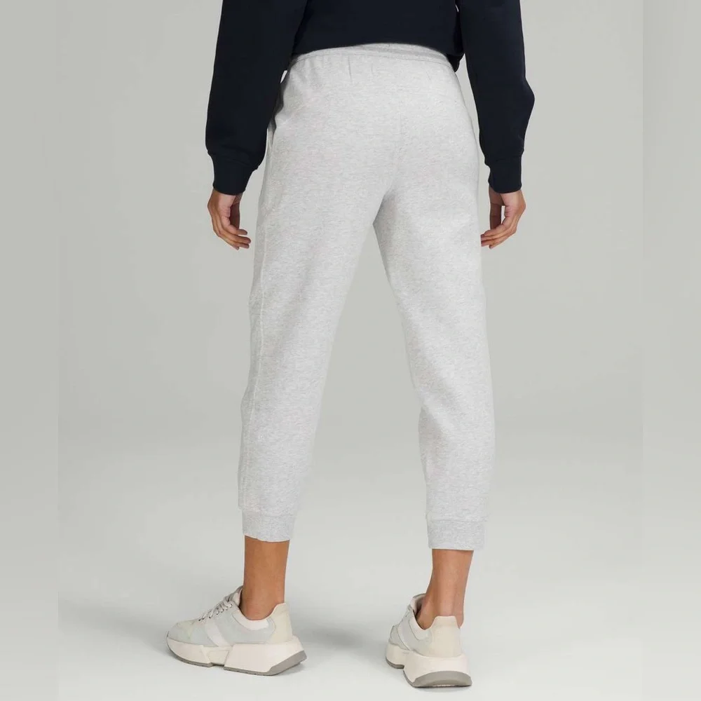 Lululemon Scuba High-Rise Cropped Joggers Activewear Yoga Workout Loungewear Gym